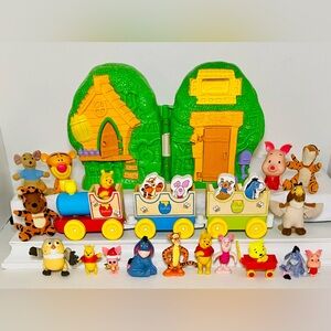Winnie The Pooh 100 Acre Wood Playhouse+22 Figures+Wooden Train++